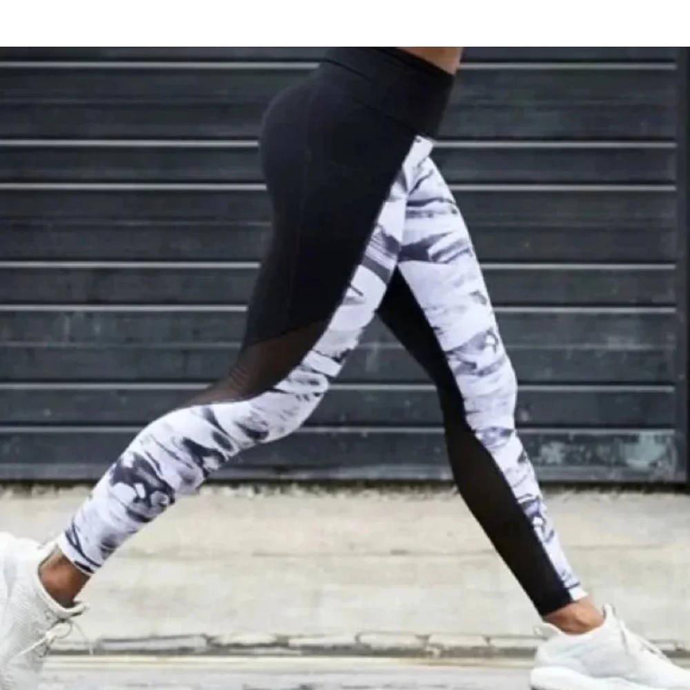 Athleta,Black and White Women's Leggings,Size M.